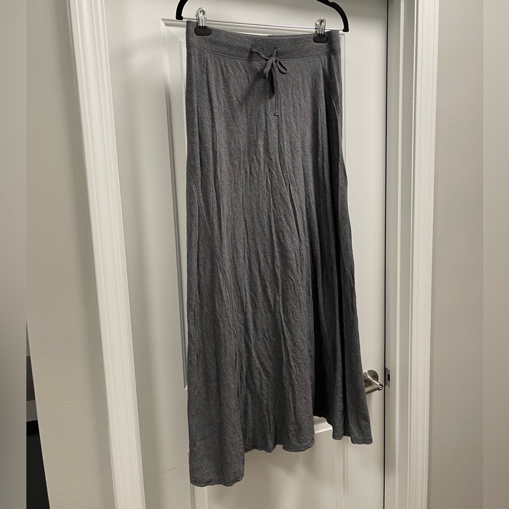 Women’s old navy maxi skirt grey size medium